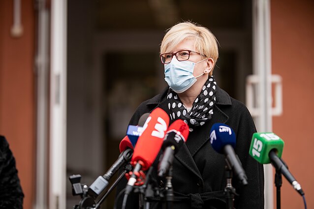 Ingrida Šimonytė Nemenčinėje lanko vakcinavimo centrą Ingrida Šimonytė Nemenčinėje lanko vakcinavimo centrą