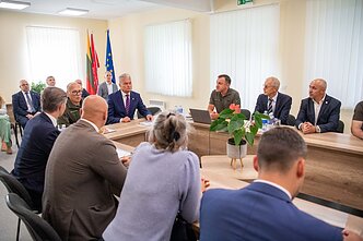Prezidentas Gitanas Nausėda ir pirmoji ponia Diana Nausėdienė lankosi Varėnos rajone. Prezidentas Gitanas Nausėda ir pirmoji ponia Diana Nausėdienė lankosi Varėnos rajone.