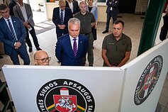 Prezidentas Gitanas Nausėda ir pirmoji ponia Diana Nausėdienė lankosi Varėnos rajone. Prezidentas Gitanas Nausėda ir pirmoji ponia Diana Nausėdienė lankosi Varėnos rajone.