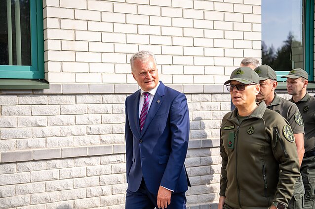 Prezidentas Gitanas Nausėda ir pirmoji ponia Diana Nausėdienė lankosi Varėnos rajone. Prezidentas Gitanas Nausėda ir pirmoji ponia Diana Nausėdienė lankosi Varėnos rajone.