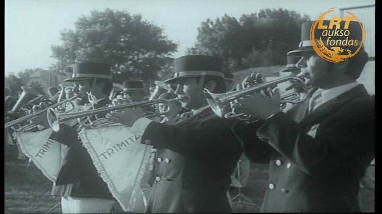 Tarybų Lietuva 1971 - 32. Gaudžia trimitai