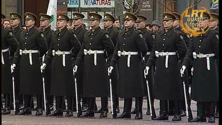 Lietuvos laisvės gynimo 25-mečiui. Valstybės vėliavos pakėlimo ceremonija Nepriklausomybės aikštėje.