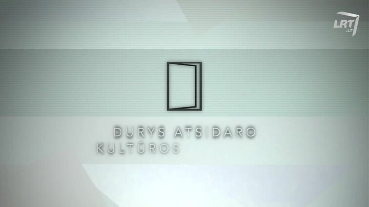 Durys atsidaro.