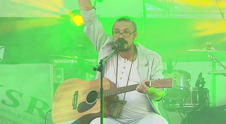 Nacionalinis bardų festivalis „Purpurinis vakaras“ 2014. Dalyvauja A.Makejevas