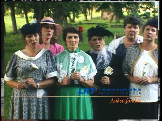 Romansus dainuoja folkloro ansamblis „Žiemgala“