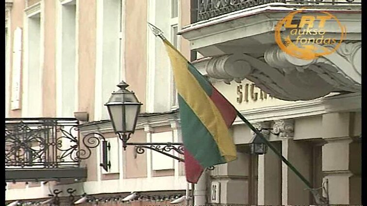 Amžių šešėliuose. Vasario 16 -oji ir vasario 14 -a diena