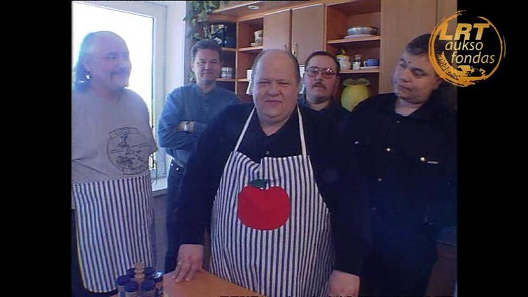 Obuolio pyragėlis. Svečiuose - ansamblis "Jonis".