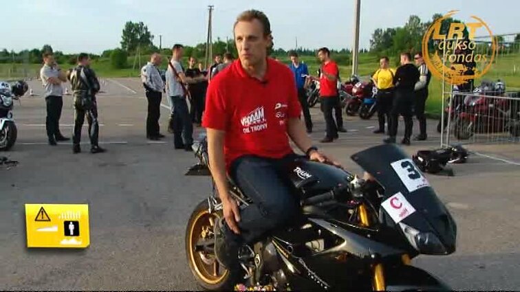 Keliai. Mašinos. Žmonės