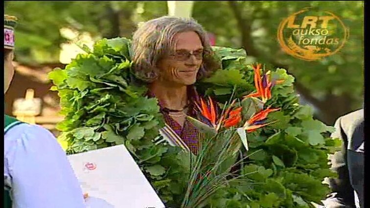 Poezijos pavasaris - 2012. Vakaras Maironio sodelyje. Laureato vainikavimas