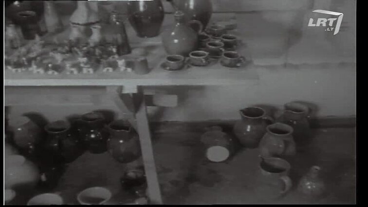 Laidos „Žinios“ siužetai: keramikai Jonas ir Jadvyga Paulauskai, Lietuvoje lankėsi Žanas Polis Sartras ir jo žmona Simona de Bovuar