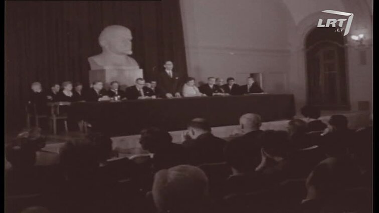 Siužetai laidai "Žinios": gydytojo Liubomiro Laucevičiaus 60-metis, Operos ir baleto teatro statyba, rašytojo Kazio Borutos 60-mečio minėjimas