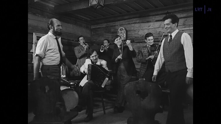 Ansamblis „Armonika“. Per šilelį jojau