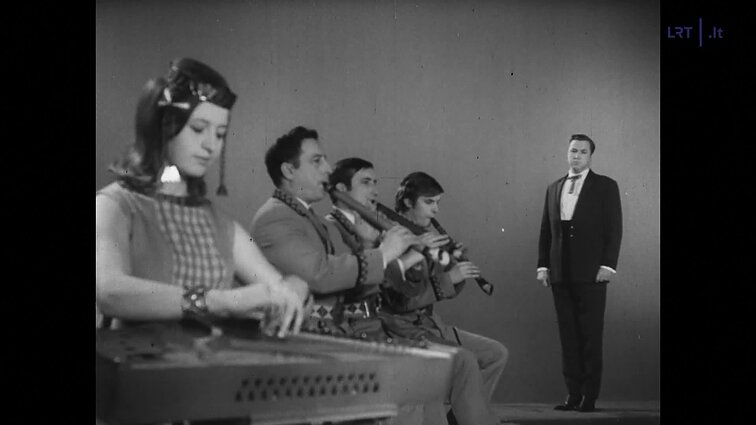 Virgilijus Noreika. Pjoviau lankoj šieną