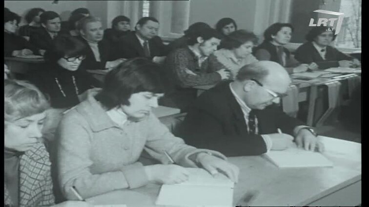 Laidos „Savaitės panorama“ siužetai: marksizmo-leninizmo universitetas