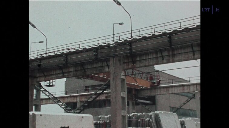 Laidų „Panorama“, „Keliai, mašinos, žmonės“ siužetai: „Auksinio ritulio“, automobilių žiemos ralio varžybos.