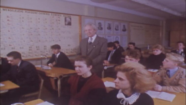 Laidos „Žinios“ siužetai: A. Škėmos „Žvakidė“ premjera Šiaulių teatre, kūdikių grūdinimas šaltame ore