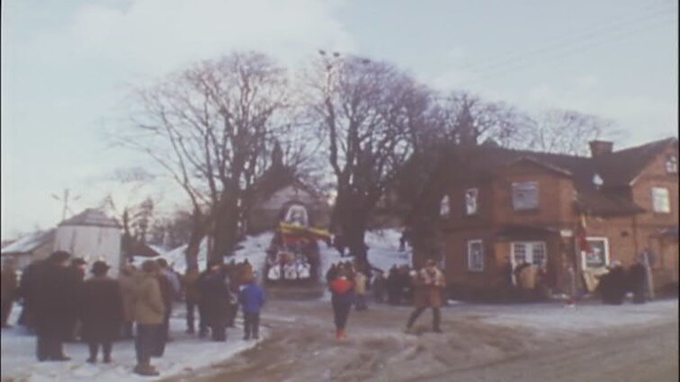 Laidos „Sekmadienio rytas“ siužetai: paminklas savanoriams Žemaičių Naumiestyje, pagalba Armėnijai