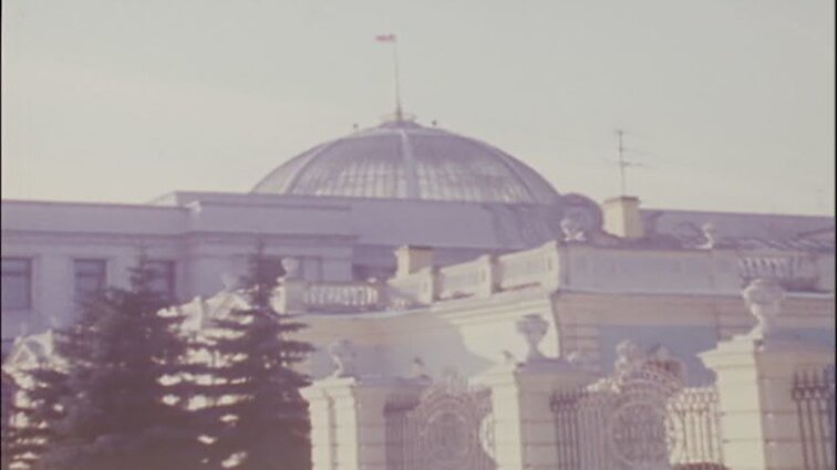 Laidos „Draugystės tiltai“ siužetai: politinis kalinys, vaikai, paveikti radiacijos