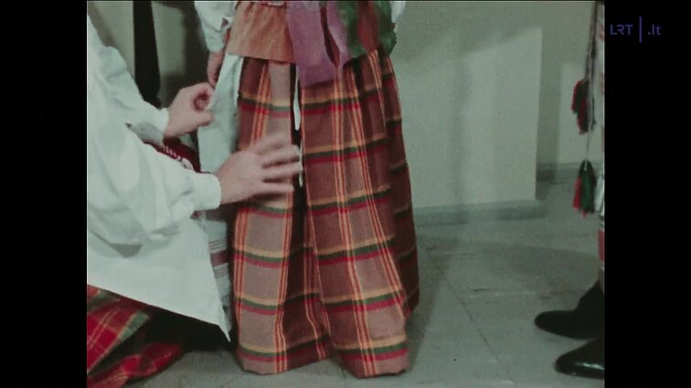 Laidos „Molbertas“ siužetai: tautiniai drabužiai, parodų salės