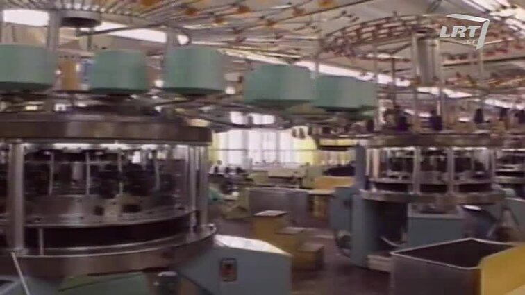 Panoramos archyvai. Fabrikuose „Vilija“ ir „Viktorija“ lankėsi Algirdas Brazauskas