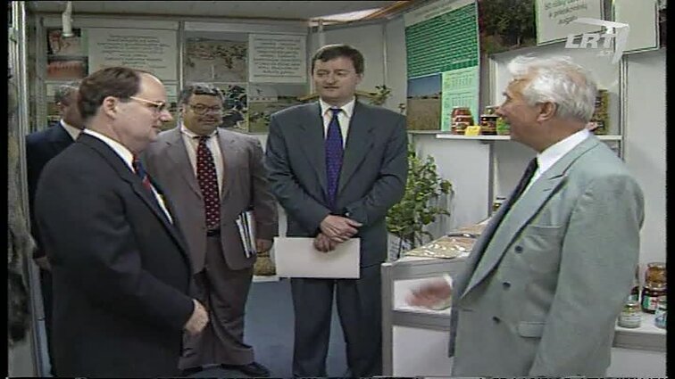 Panoramos archyvai. Sutarties pasirašymas dėl 10 mln. kredito skyrimo Lietuvai