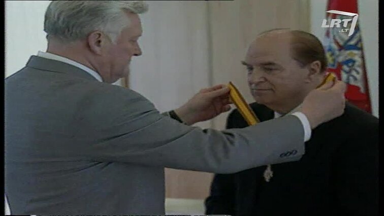 Panoramos archyvai. Ordinas diplomatui Vytautui Antanui Dambravai