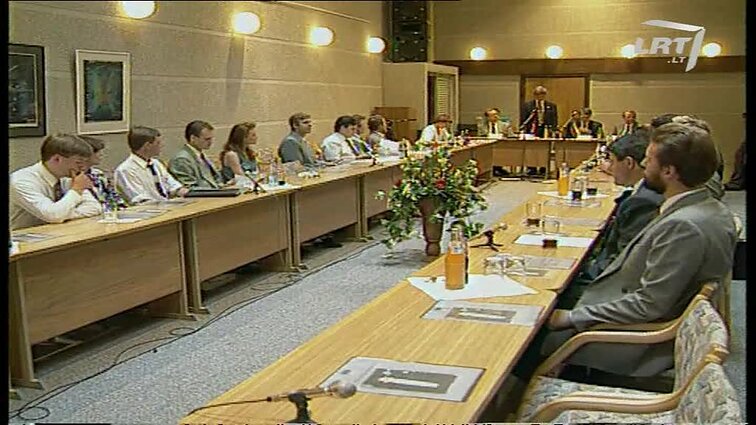 Panoramos archyvai. Pasirašoma sutartis su Eriksonu