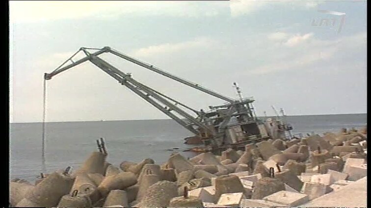 Panoramos archyvai. Valomi uosto vartai