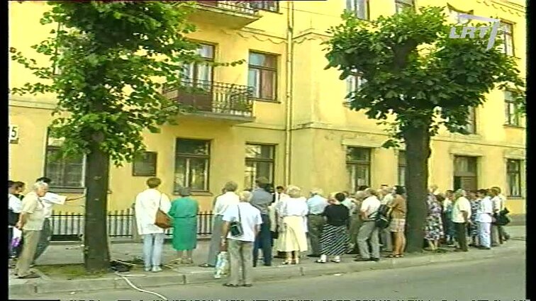 Panoramos archyvai. Memorialinė lenta Marijai Gimbutienei