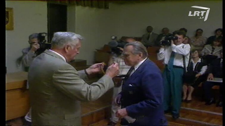 Panoramos archyvai. Įteiktas ordinas Česlovui Milošui