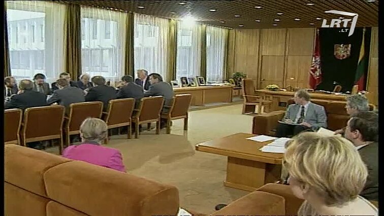Panoramos archyvai. Konstitucijos pataisos pateiktos Prezidentui