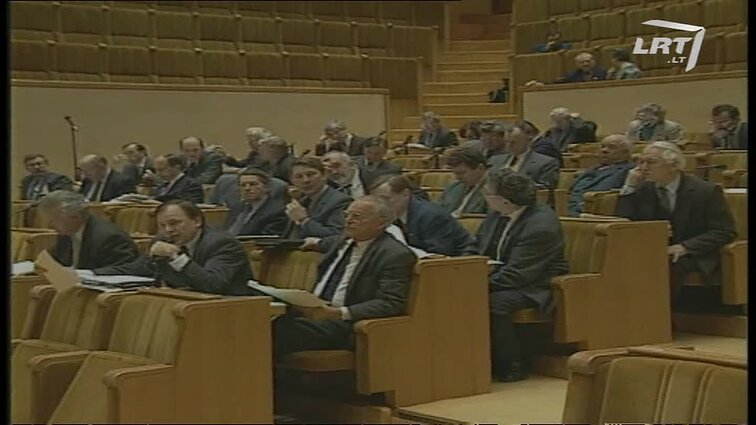 Panoramos archyvai. Nuomonės dėl Prezidento dekreto