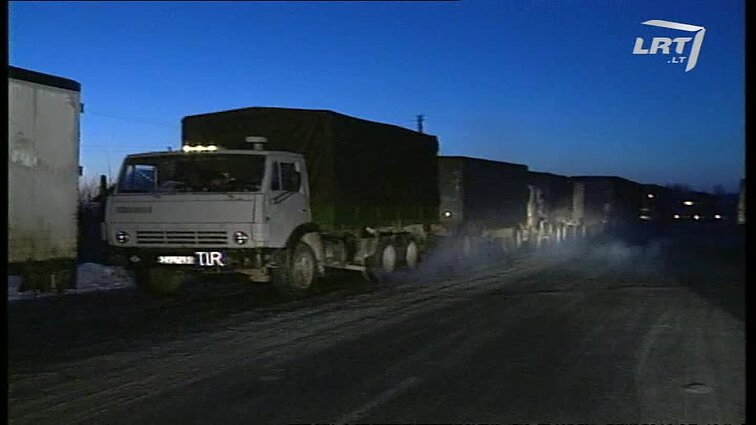 Panoramos archyvai. Tariamasi dėl eilių pasienyje