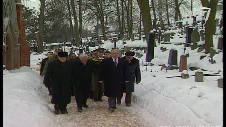Panoramos archyvai. Gėlės Jonui Basanavičiui