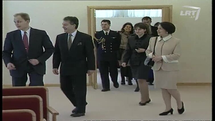 Panoramos archyvai. Gedimino ordinas Prancūzijos ambasadoriui