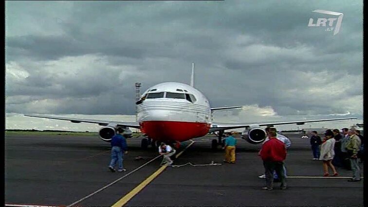 Panoramos archyvai. Galiūnai tempia „Boeing“