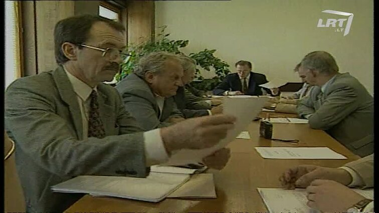 Panoramos archyvai. Ekonominių Nusikaltimų Tyrimo komisijos sprendimas dėl R.Ozolo rašto