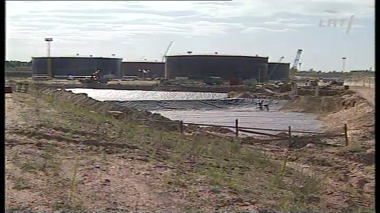 Panoramos archyvai. Algirdas Brazauskas lankosi kuro saugykloje