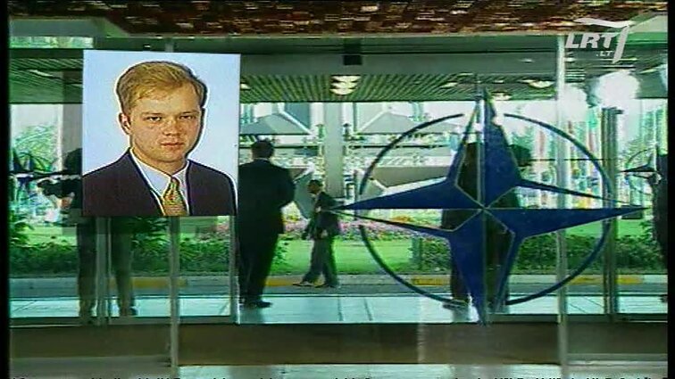 Panoramos archyvai. Algirdas Brazauskas lankosi NATO