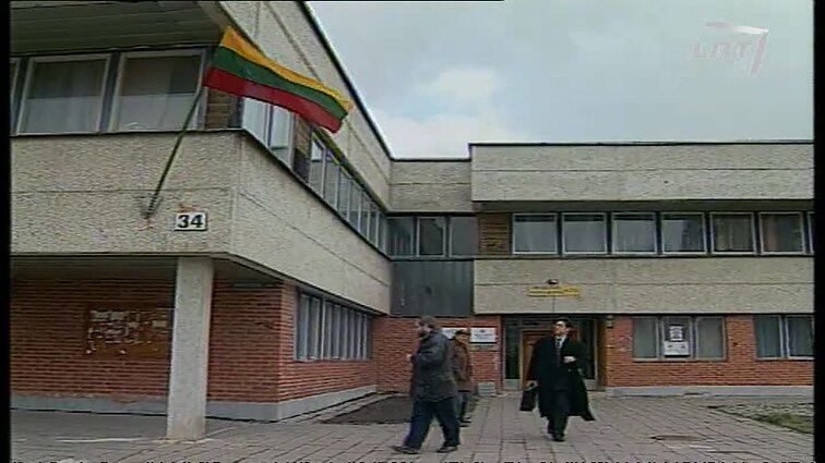 Panoramos archyvai. Iš partijų būstinių