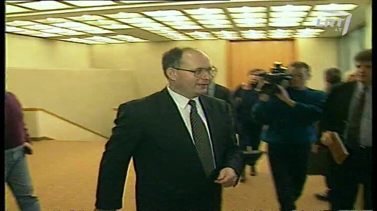 Panoramos archyvai. Gediminas Vagnorius pristato kandidatus į ministrus