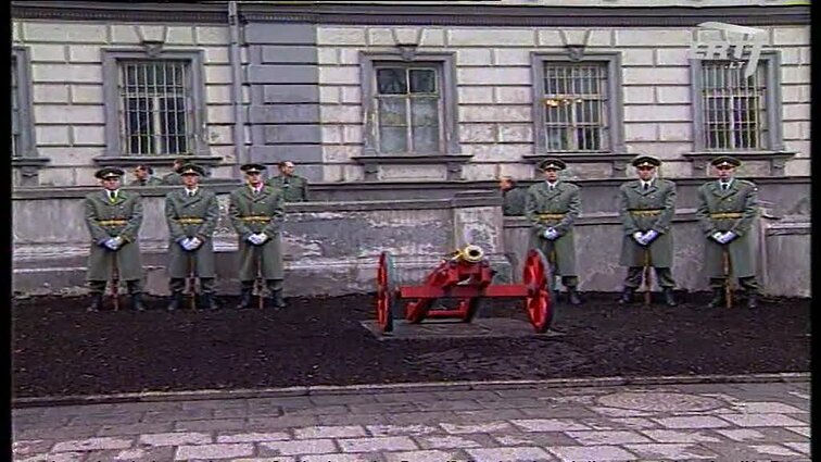 Panoramos archyvai. Patrankos prie Krašto apsaugos ministerijos