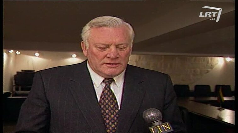 Panoramos archyvai. Algirdas Brazauskas sugrįžo iš Dublino