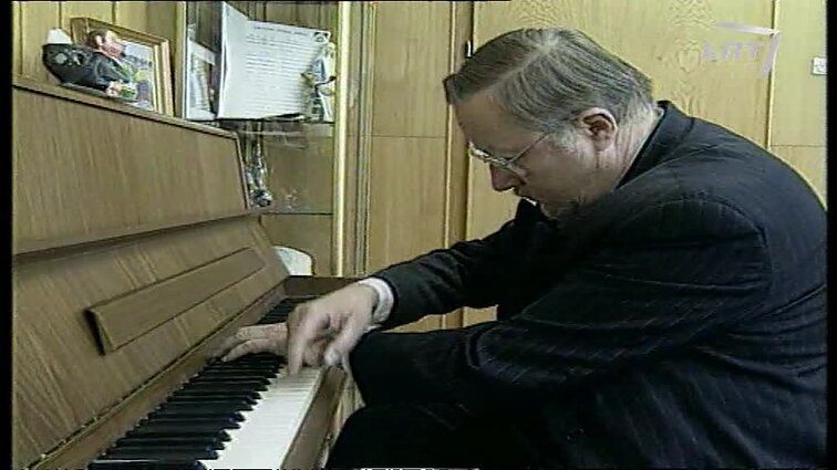 Panoramos archyvai. Vytautas Landsbergis skambina M.K.Čiurlionio kūrinius