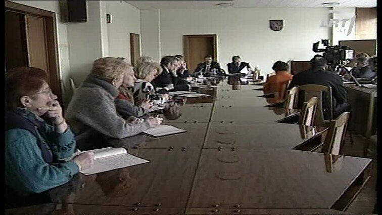 Panoramos archyvai. Ūkio ministerija už prekybos sugriežtinimą
