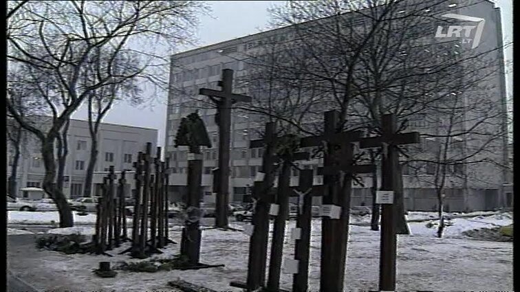 Panoramos archyvai. Išniekinti kryžiai