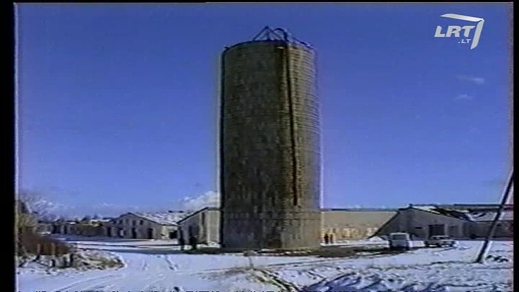 Panoramos archyvai. Susprogdintas Ylakių šienainio bokštas