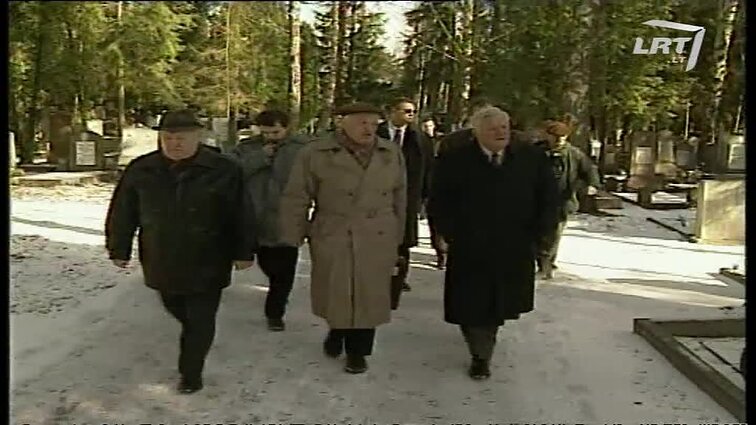 Panoramos archyvai. Prezidentas žydų kapinėse