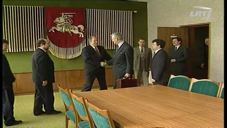 Panoramos archyvai. Hans van den Broek vizitas