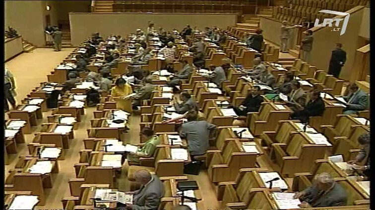 Panoramos archyvai. Reikės deklaruoti turtą